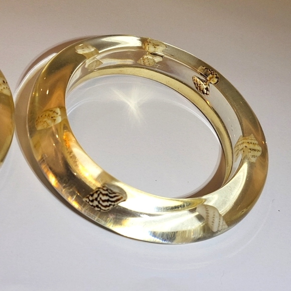 Pair of Vintage Lucite Bracelets - Picture 3 of 5